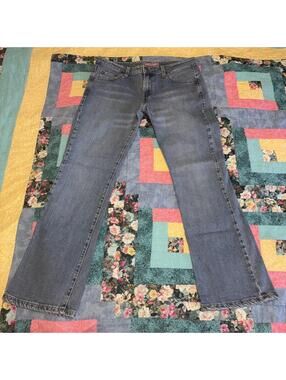Levi's 518 Superlow Boot Cut Woman’s 11S JR Jeans  Denim Levi Pants Light Wash